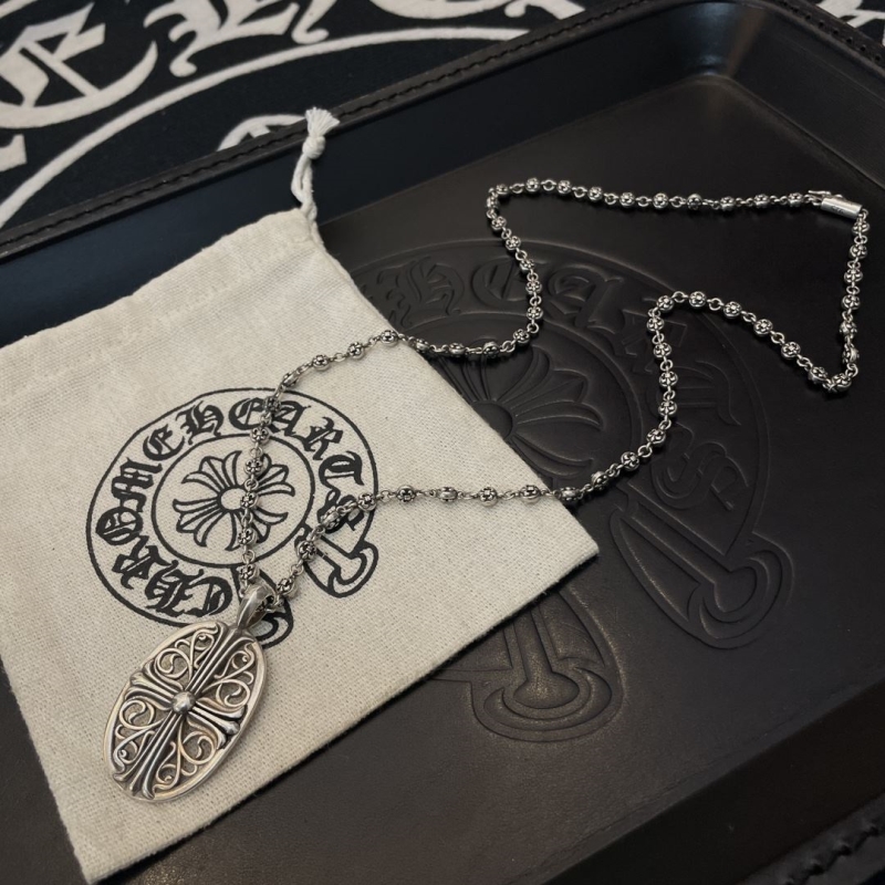 Ch*0me He**ts necklaces